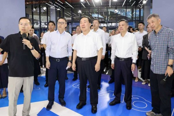 纪源优配 省委书记、省长都来“打卡”的云栖大会，藏着浙江竞逐AI新赛道的布局